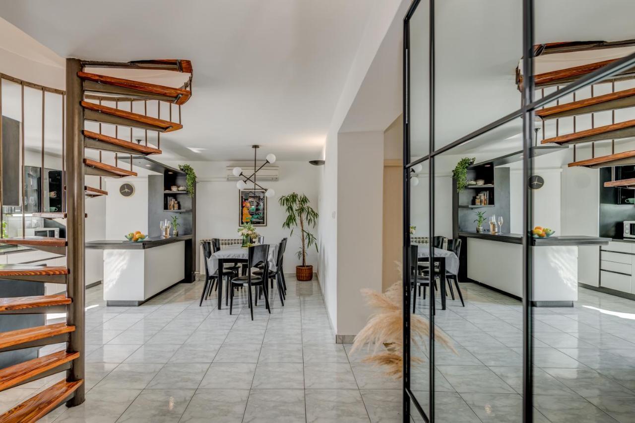 Opera Apartment *