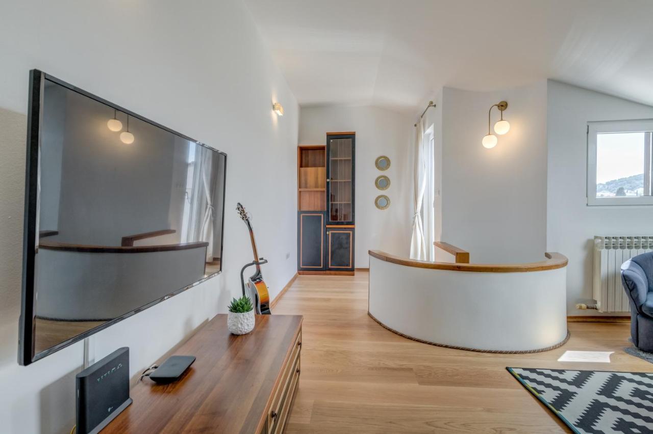 Apartment Opera *