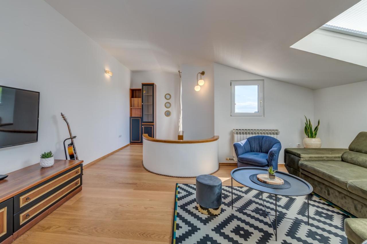 Opera Apartment *